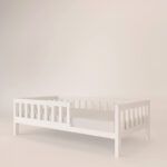 Białe łóżko dla dziecka