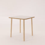 Biały stolik dziecięcy