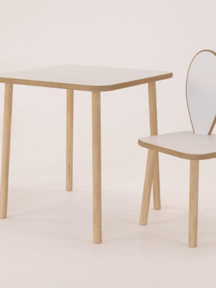 stolik z krzesełkiem dla dziecka