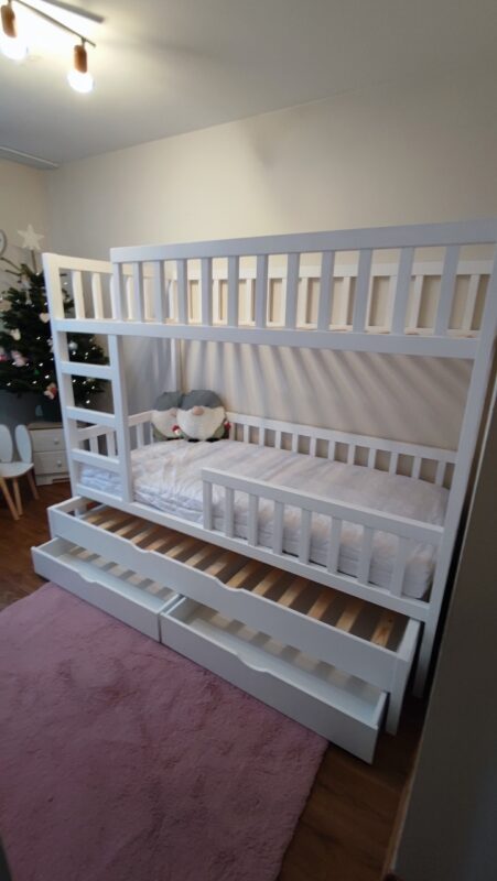 białe łóżko piętrowe dla dzieci z szufladą na materac