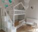 białe łóżko piętrowe dla dzieci domek ze schodkami