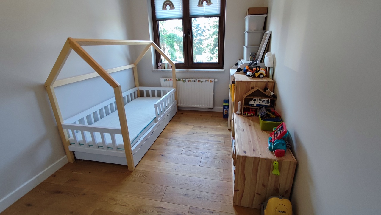 Łóżko klasyczne czy domek? Kompletny przewodnik 2025